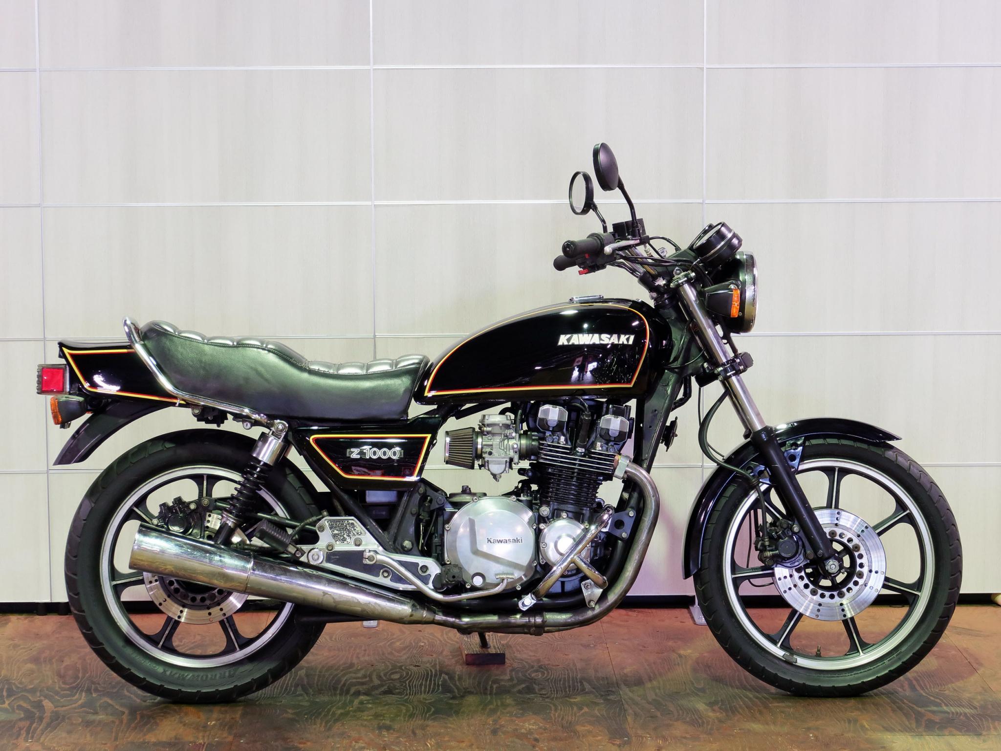 カワサキ・KAWASAKI Z1000J 写真1