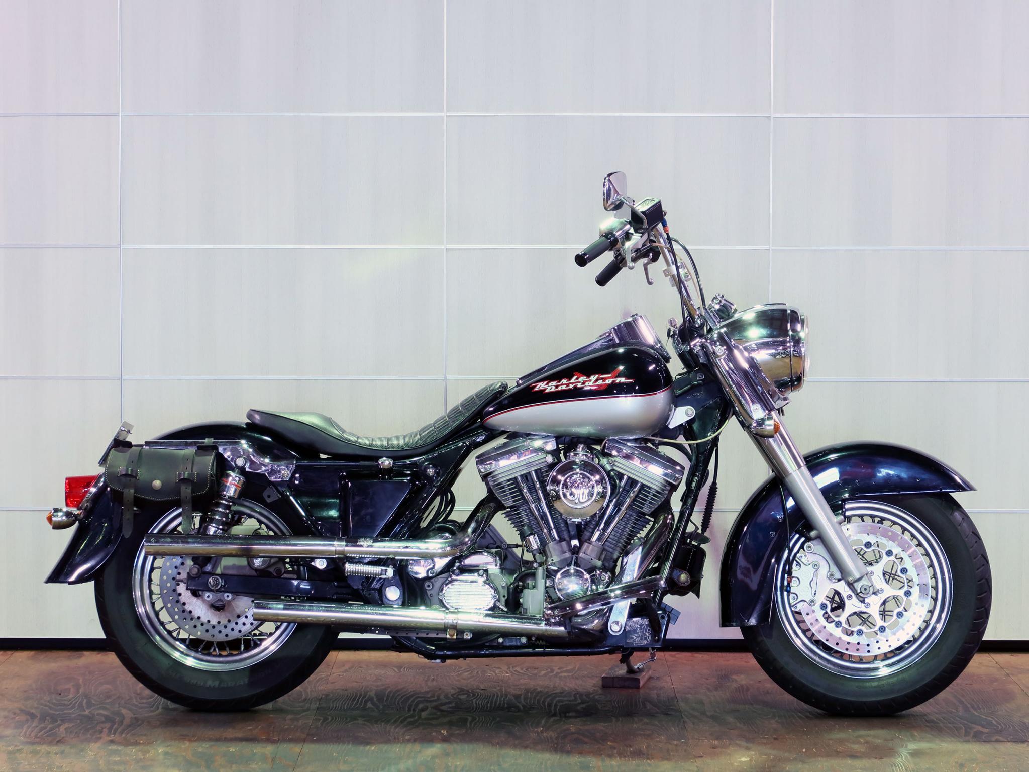 ハーレーダビッドソン・FLHTCU Custom 写真1
