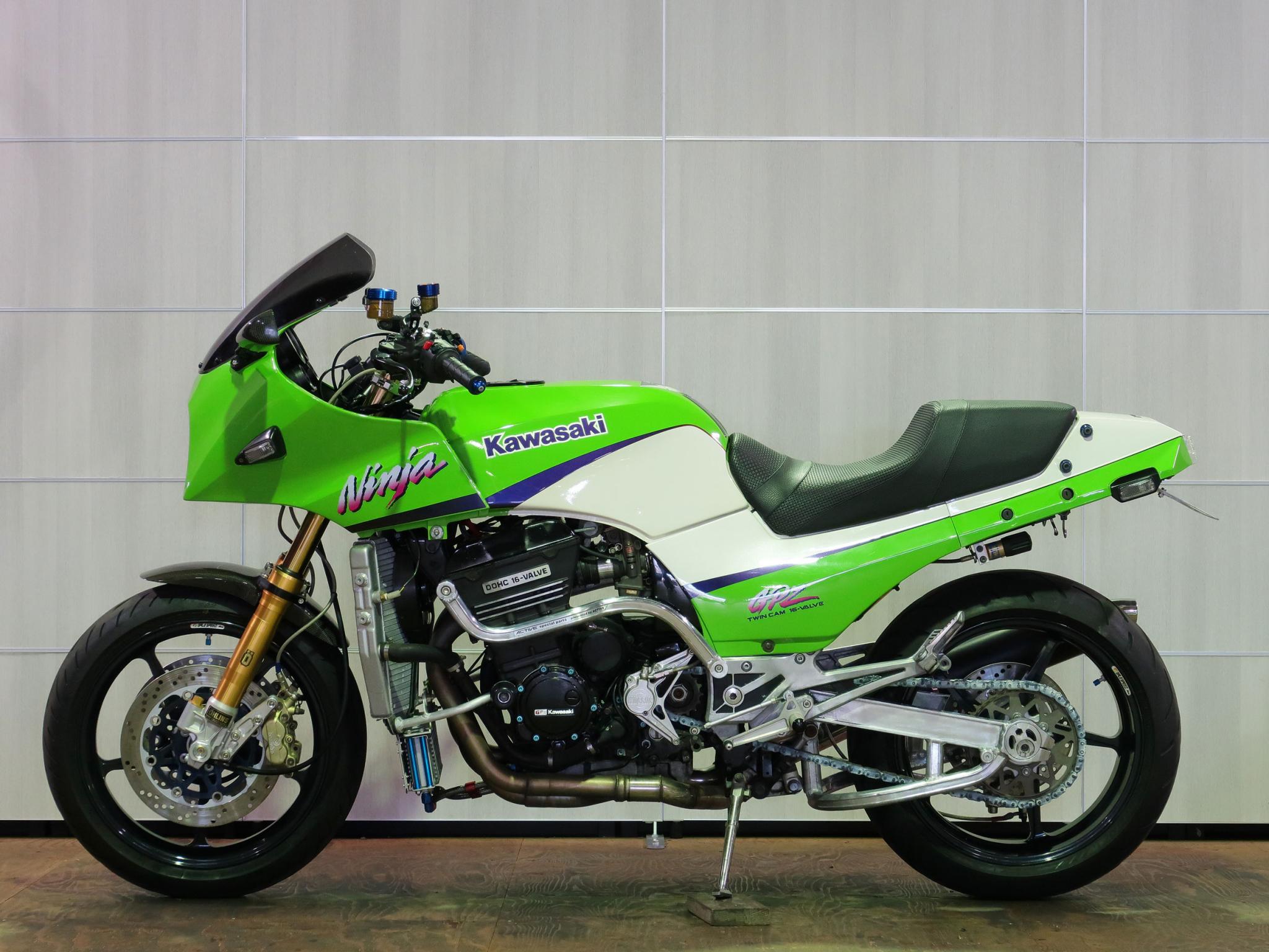 カワサキ・KAWASAKI GPZ900R 写真4