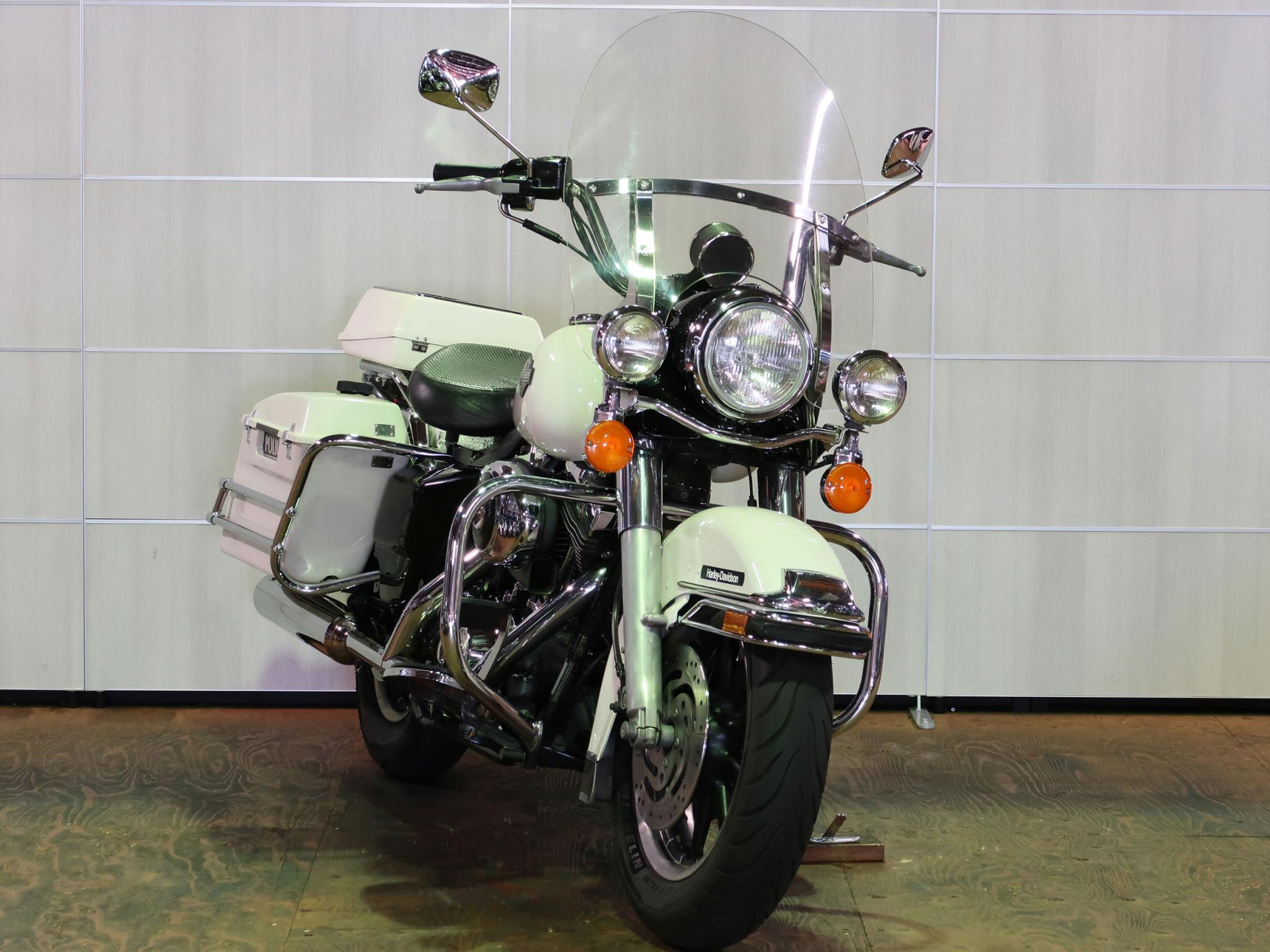 ハーレーダビッドソン・FLHPEI Police Road King 写真2