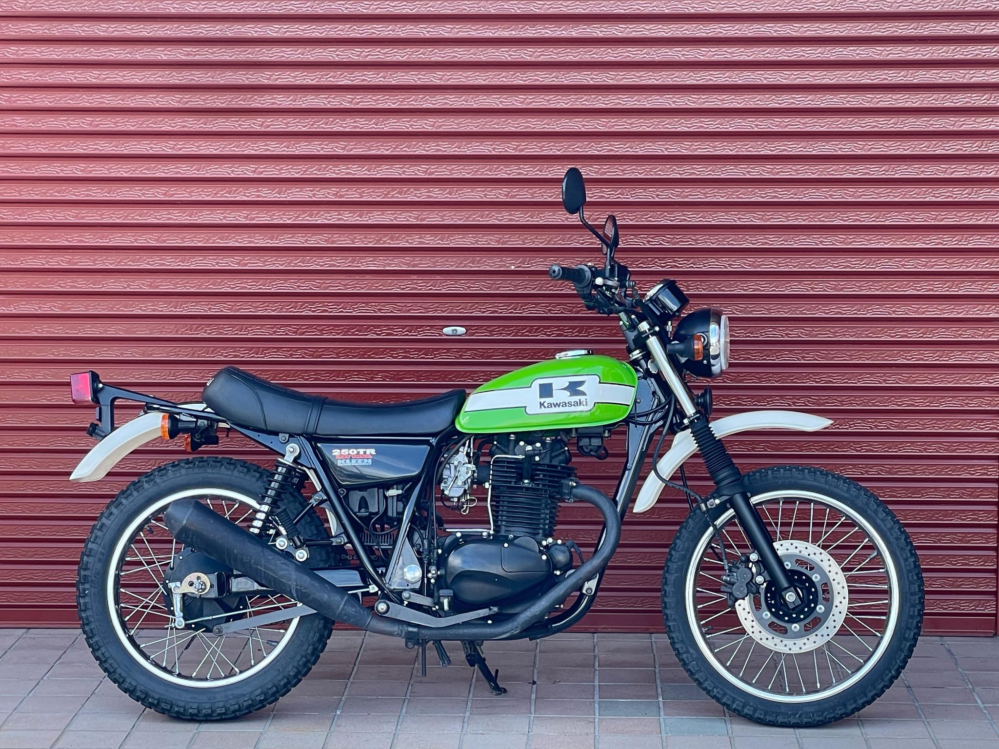 カワサキ・KAWASAKI 250TR 写真1