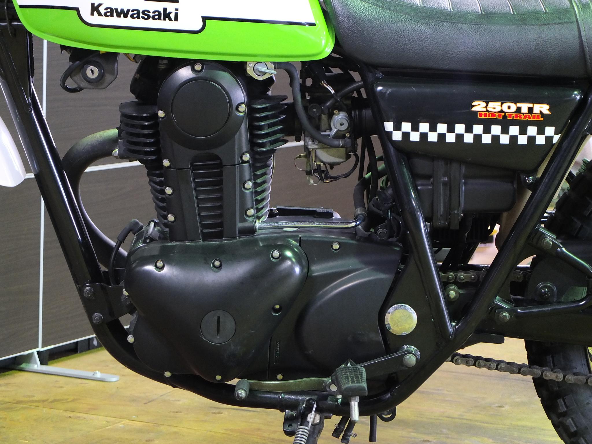 カワサキ・KAWASAKI 250TR 写真8