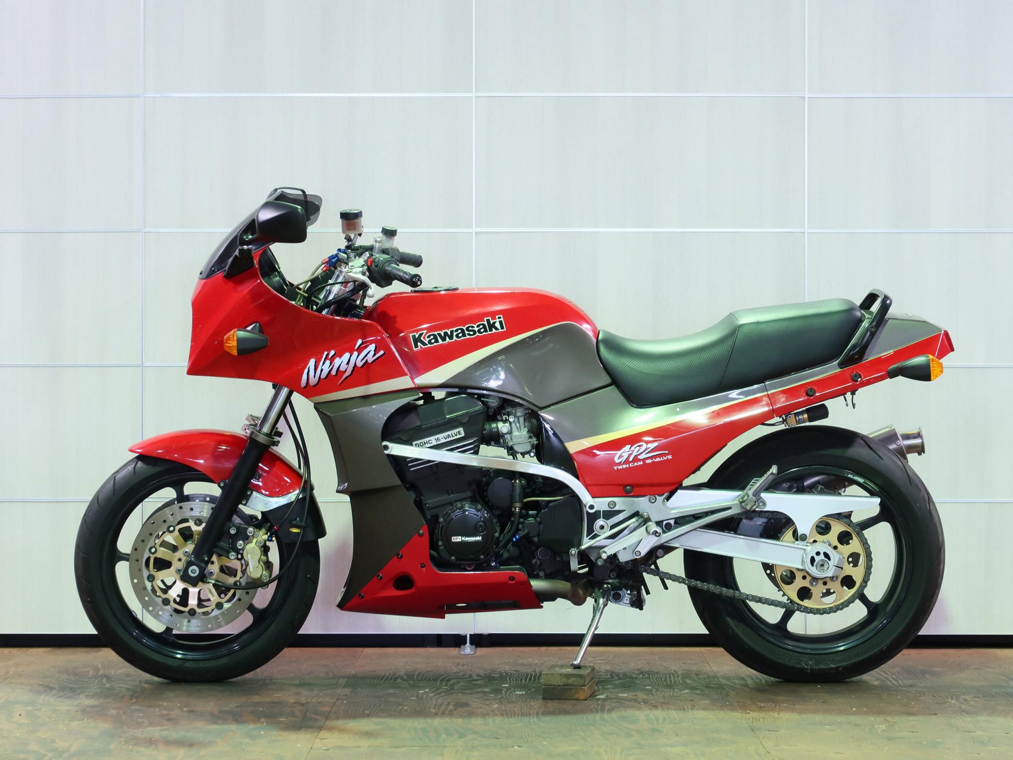カワサキ・KAWASAKI GPz900R 写真4