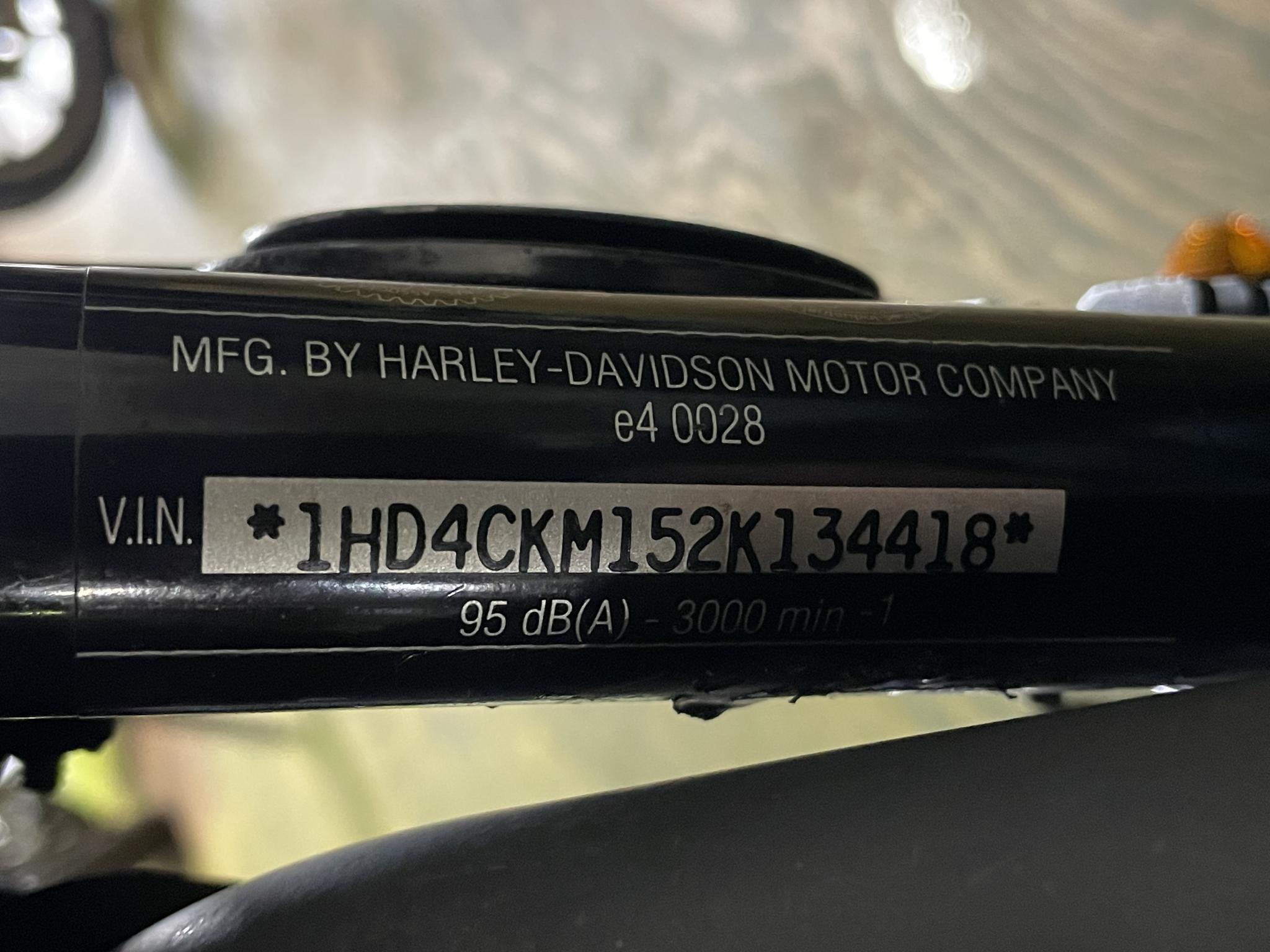 ハーレー XL 883R Custom 車体写真12