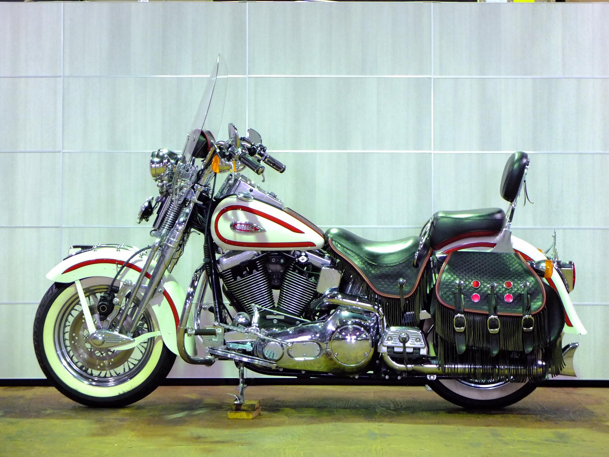 ハーレー FLSTS Heritage Springer 車体写真2