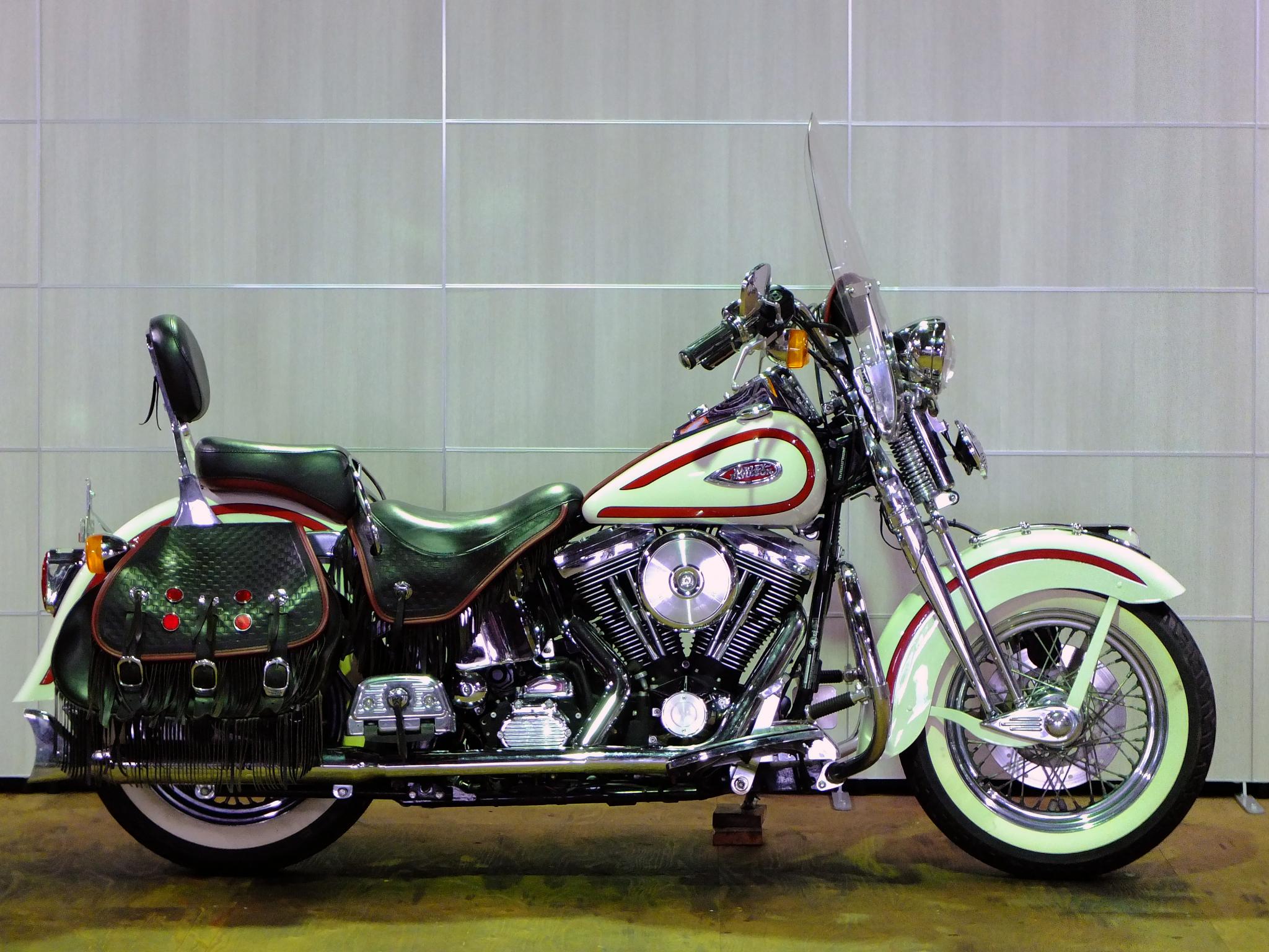 ハーレー FLSTS Heritage Springer 車体写真1