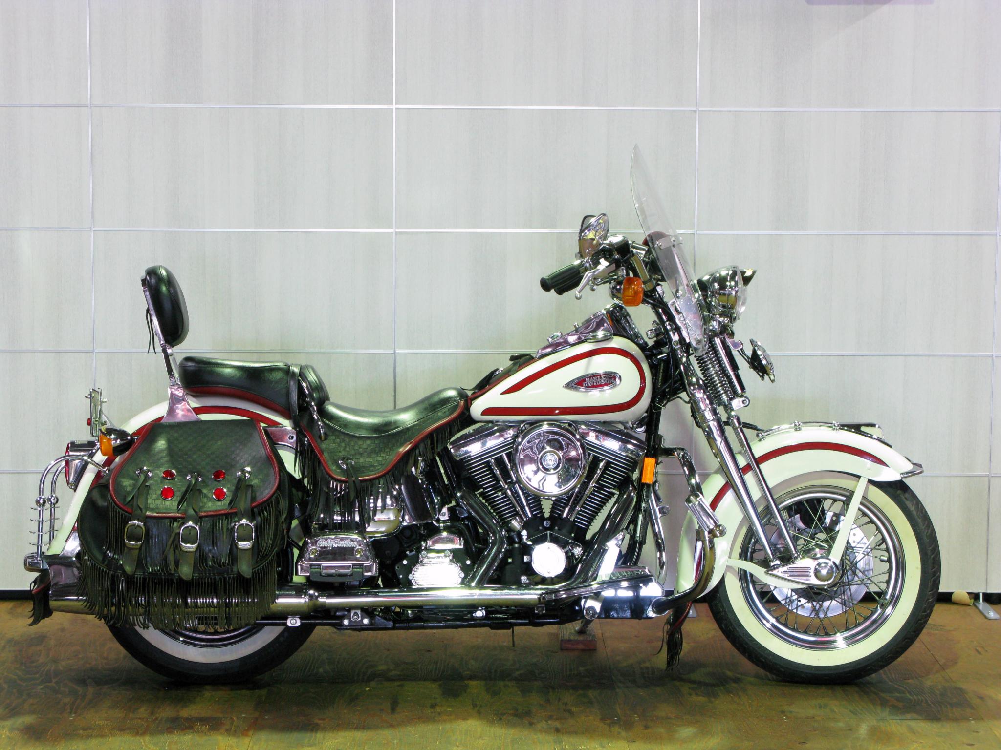 ハーレー FLSTS Heritage Springer 車体写真1