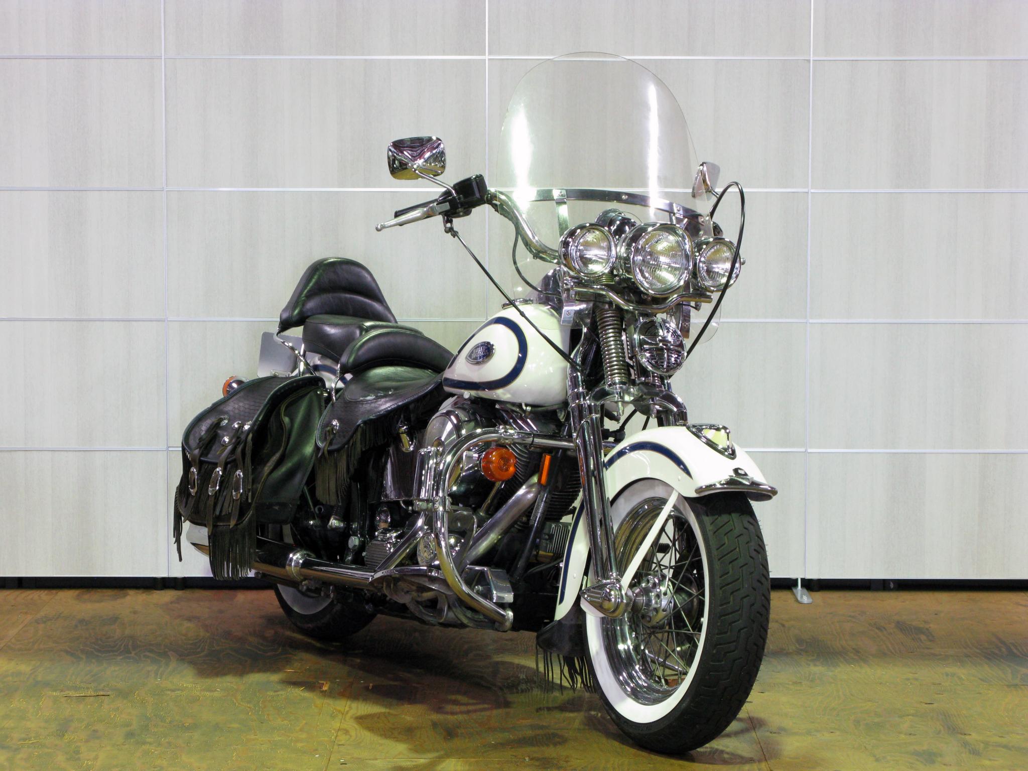 ハーレー FLSTS Heritage Springer 車体写真2