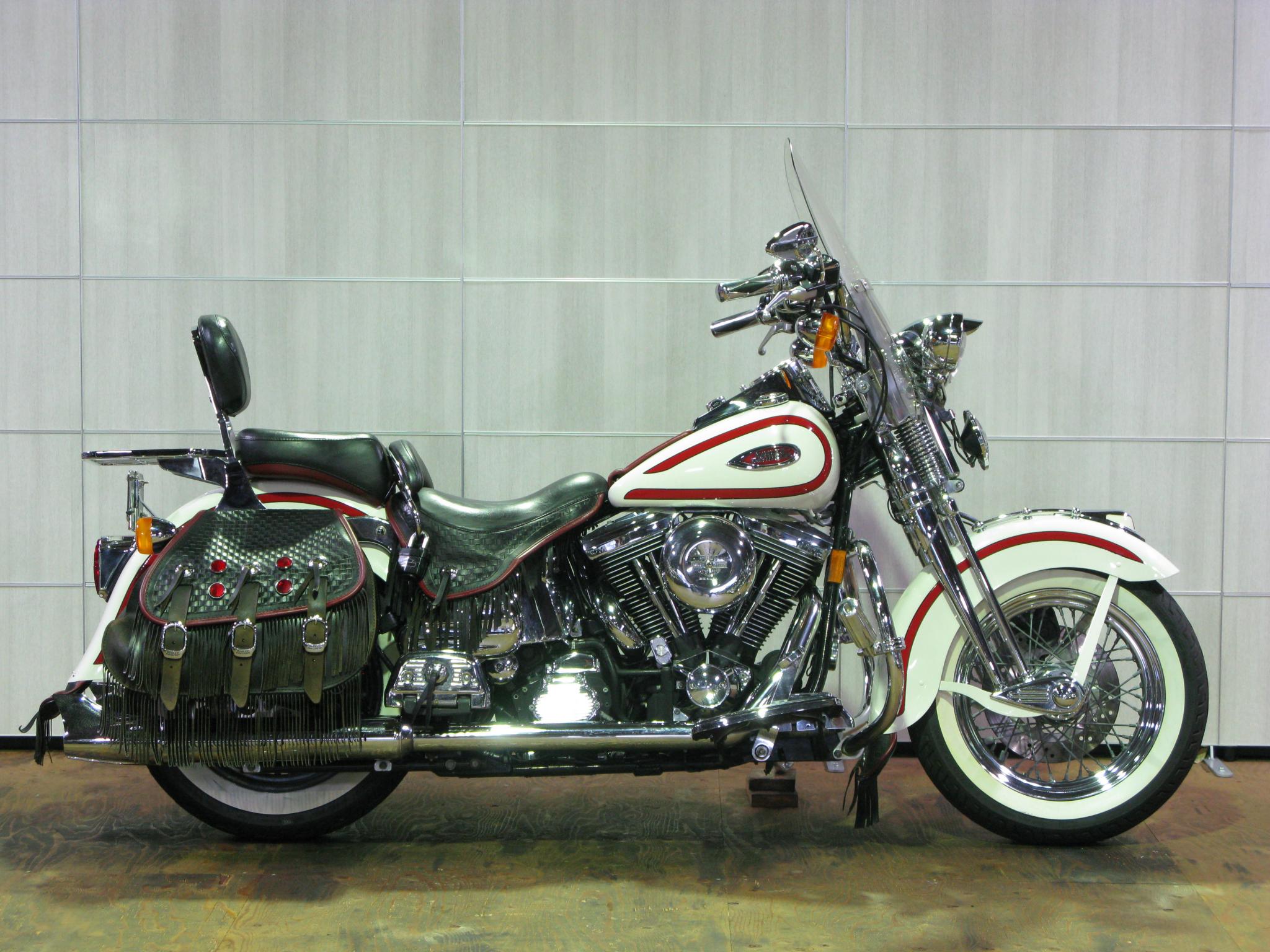ハーレー FLSTS Heritage Springer 車体写真1