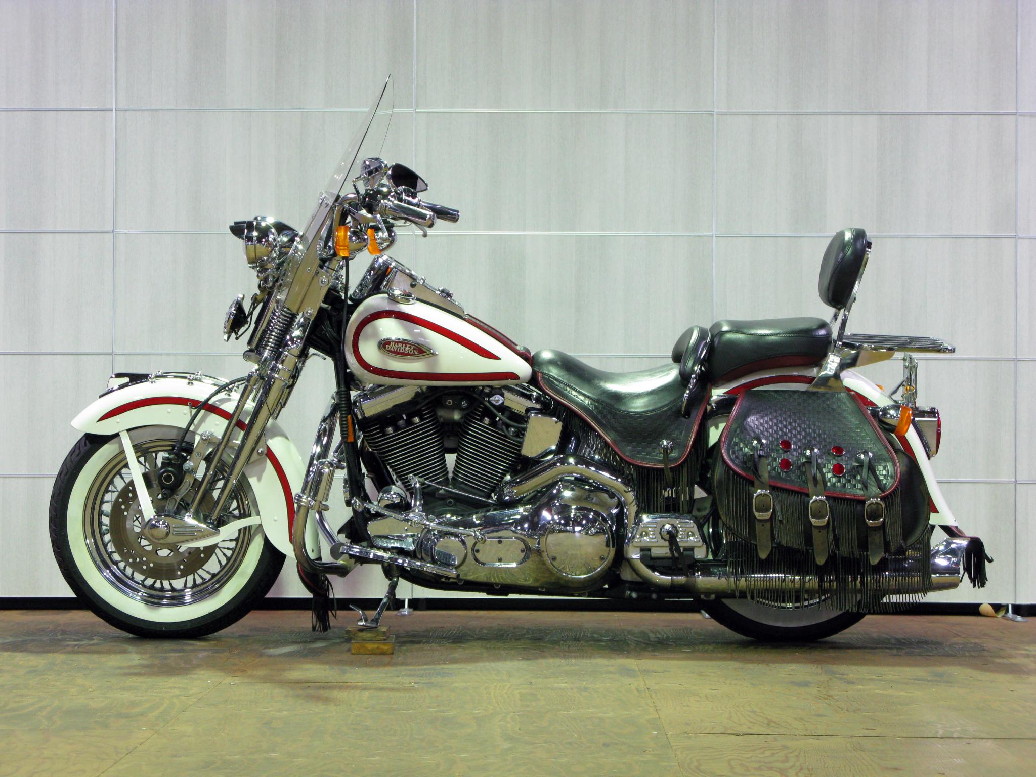 ハーレー FLSTS Heritage Springer 車体写真4