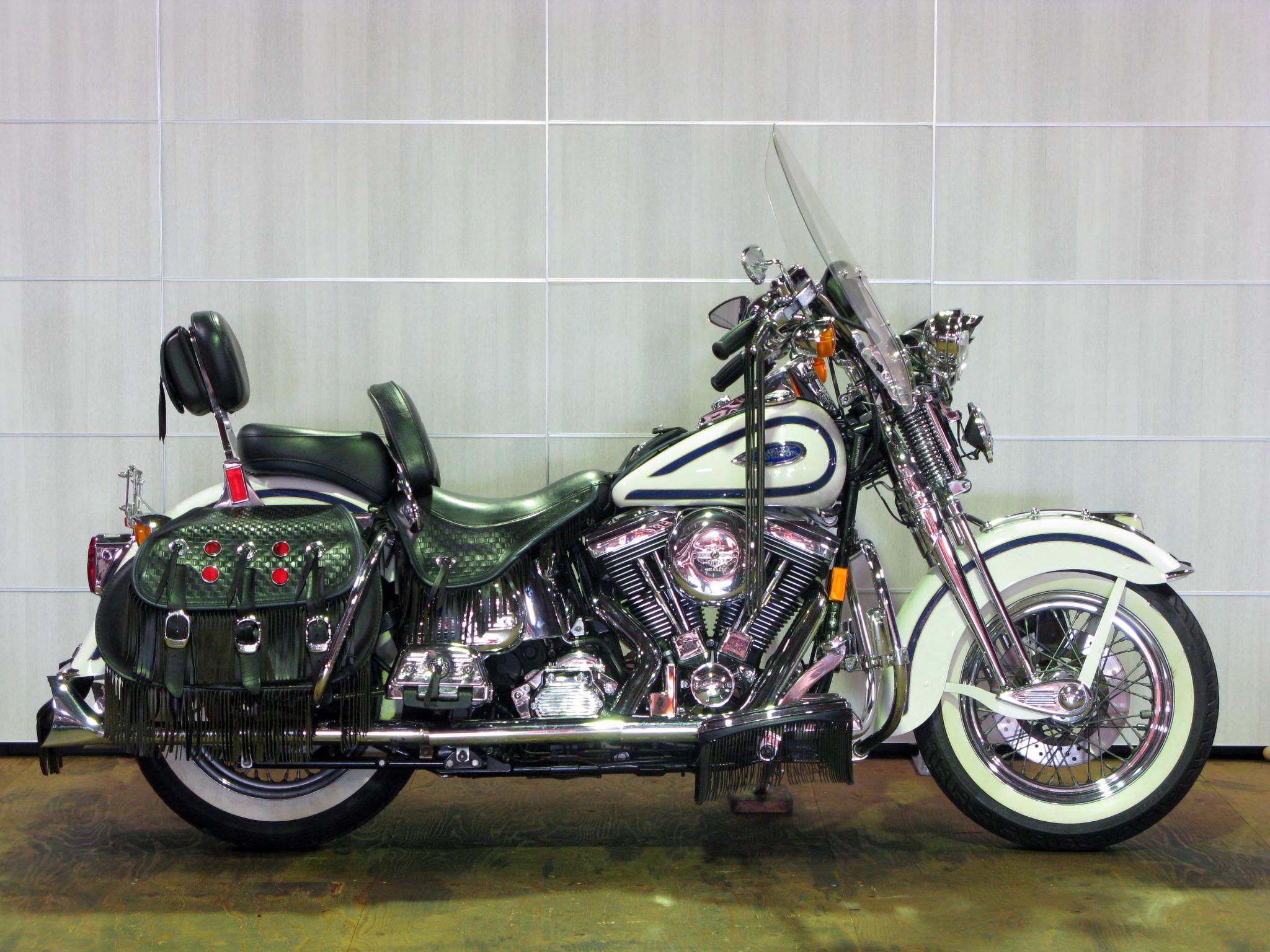 ハーレー FLSTS Heritage Springer 車体写真1
