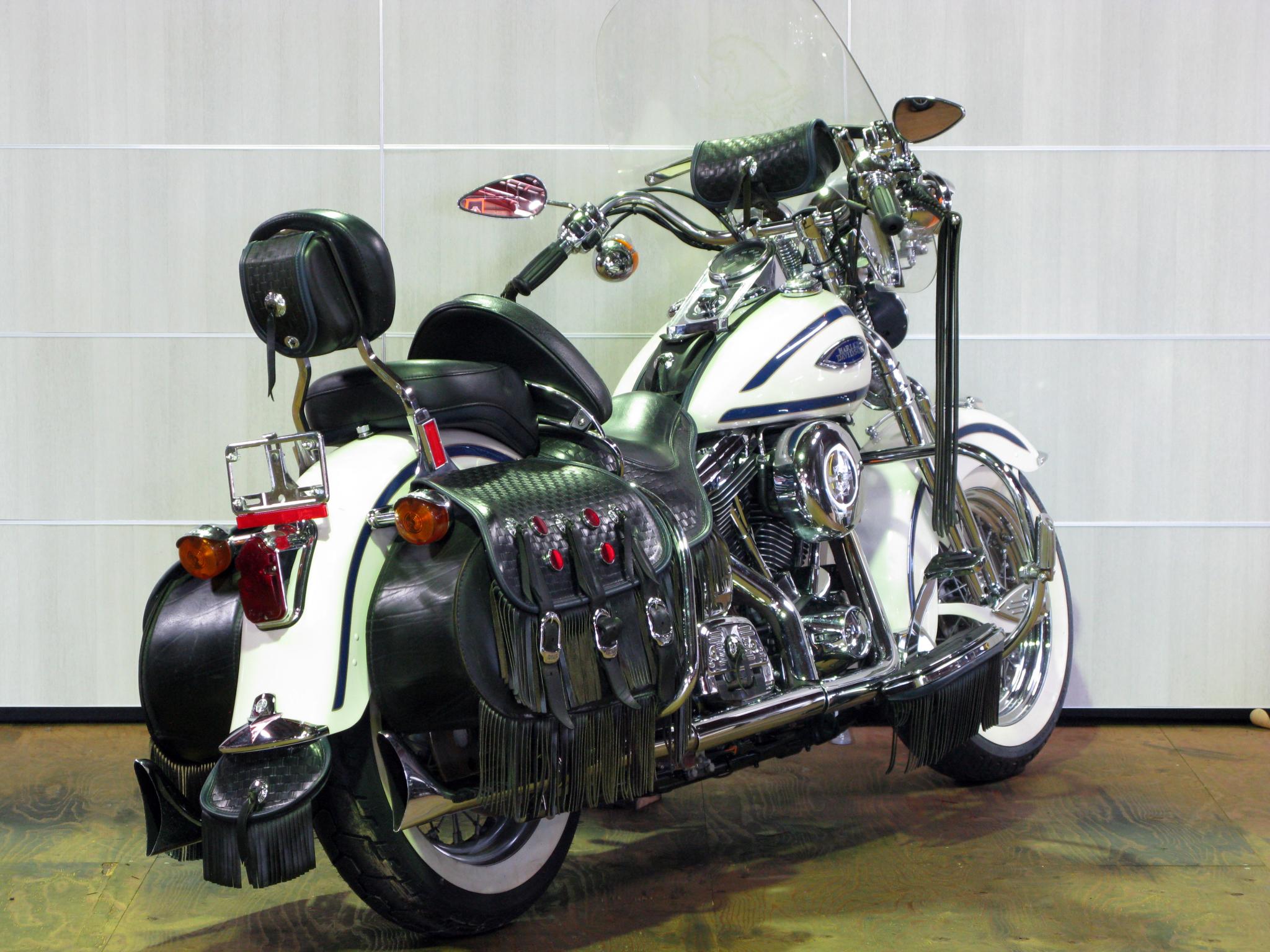 ハーレー FLSTS Heritage Springer 車体写真3