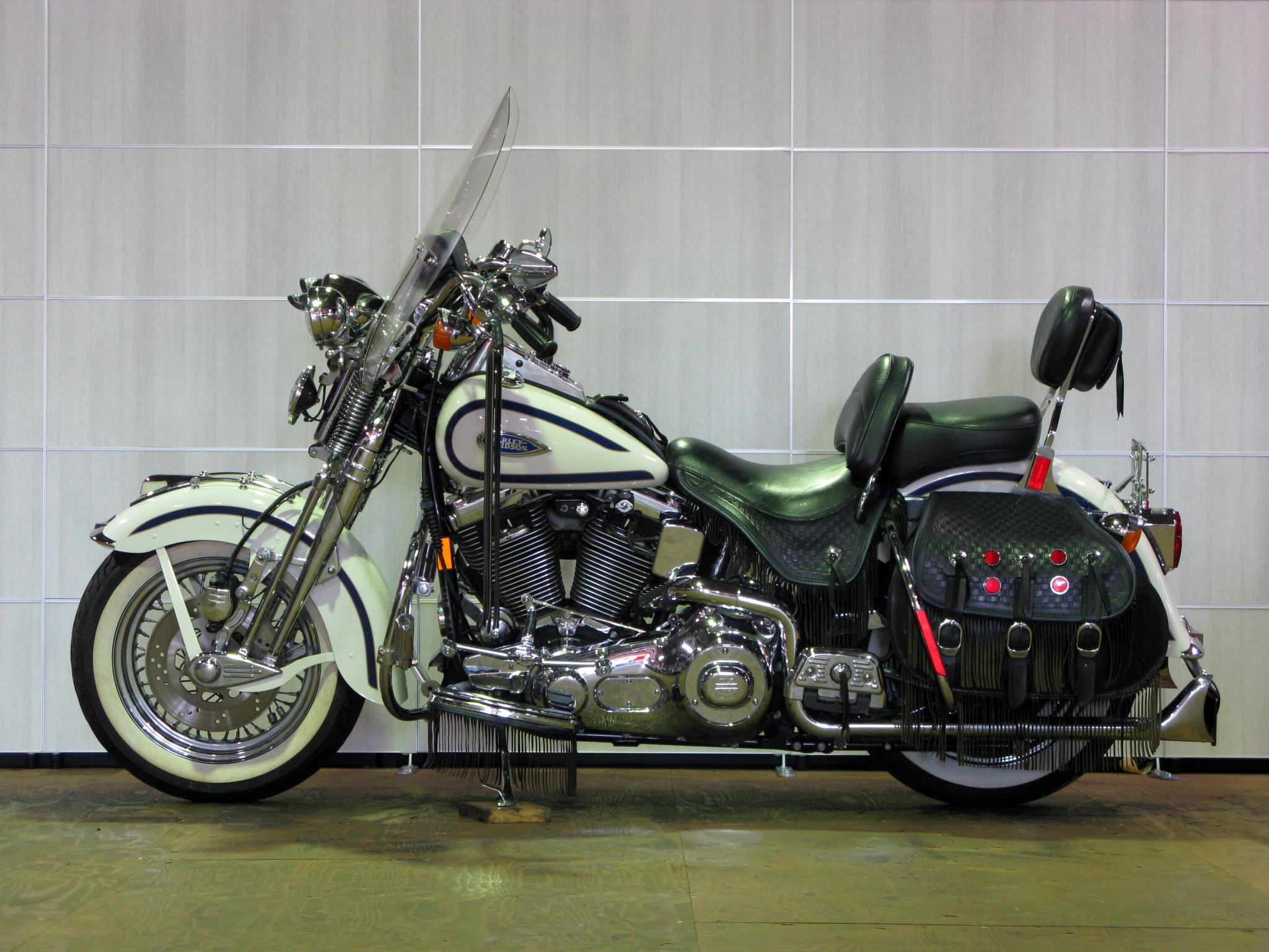ハーレー FLSTS Heritage Springer 車体写真4