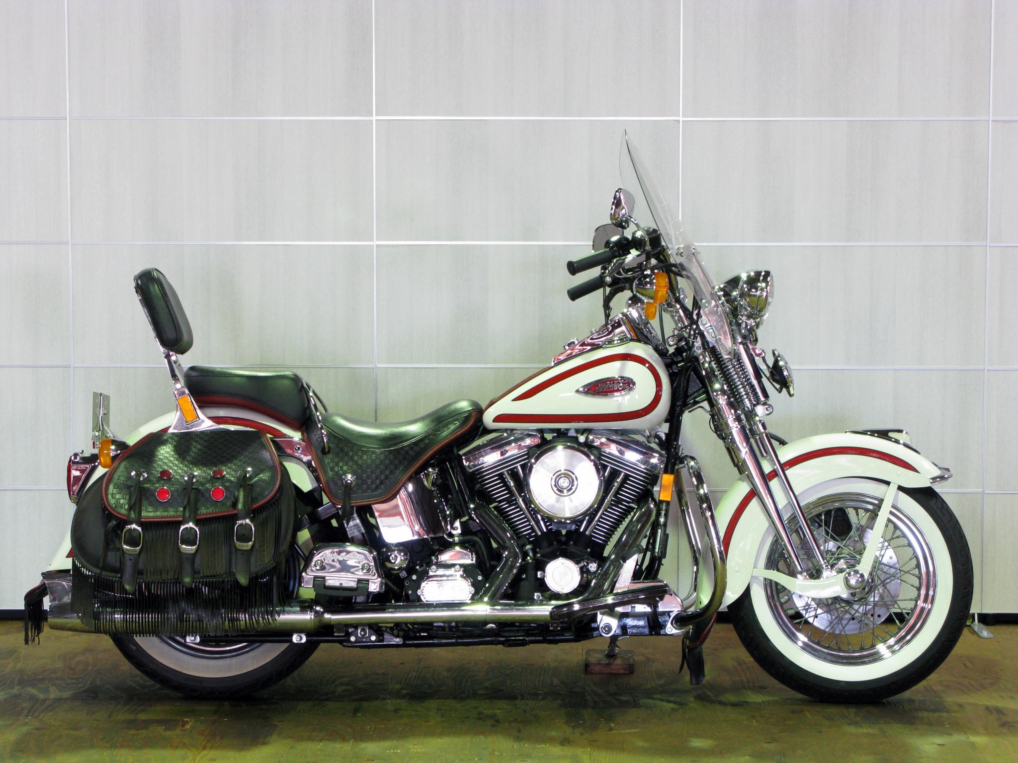 ハーレー FLSTS Heritage Springer 車体写真1