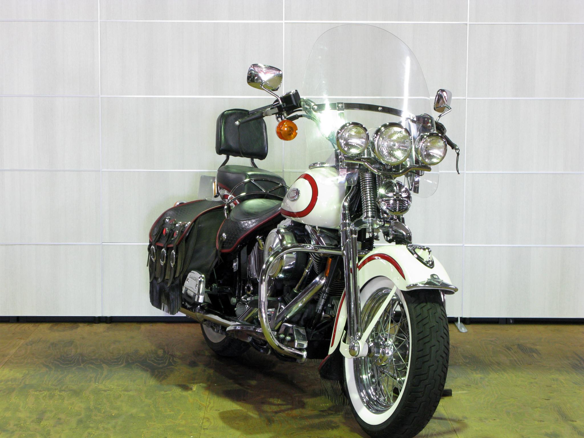 ハーレー FLSTS Heritage Springer 車体写真2