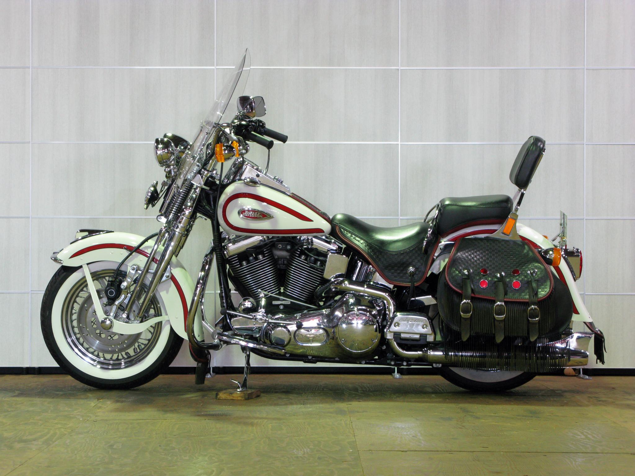 ハーレー FLSTS Heritage Springer 車体写真4