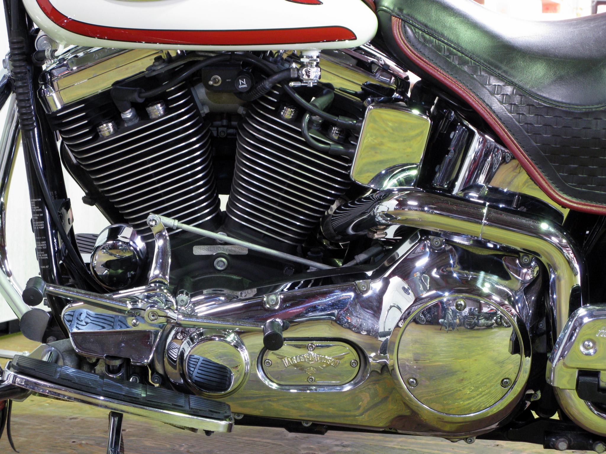 ハーレー FLSTS Heritage Springer 車体写真8