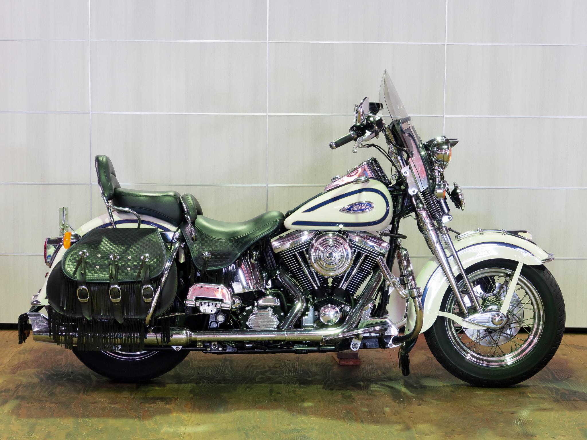 ハーレー FLSTS Heritage Springer 車体写真1