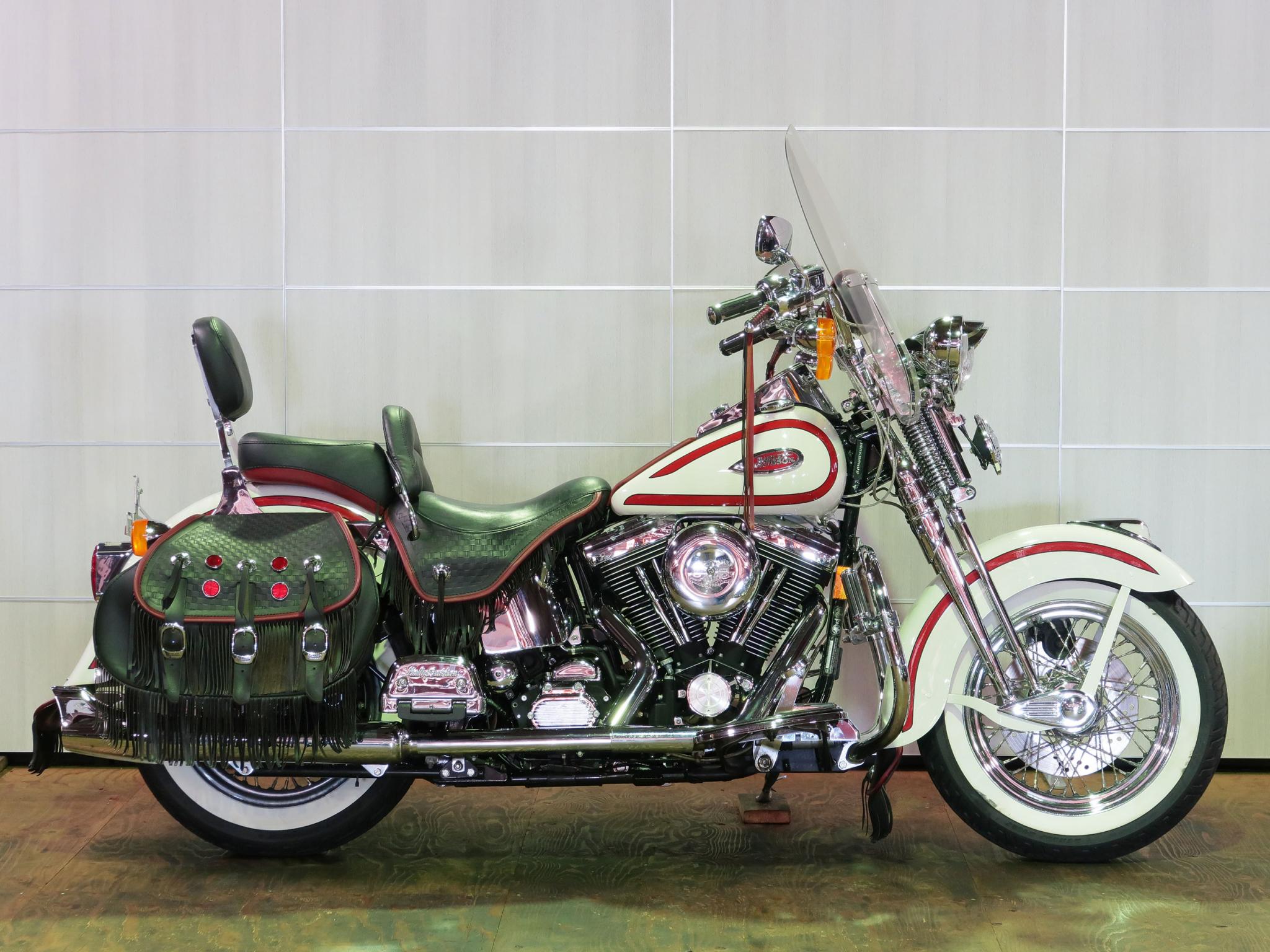ハーレー FLSTS Heritage Springer 車体写真1