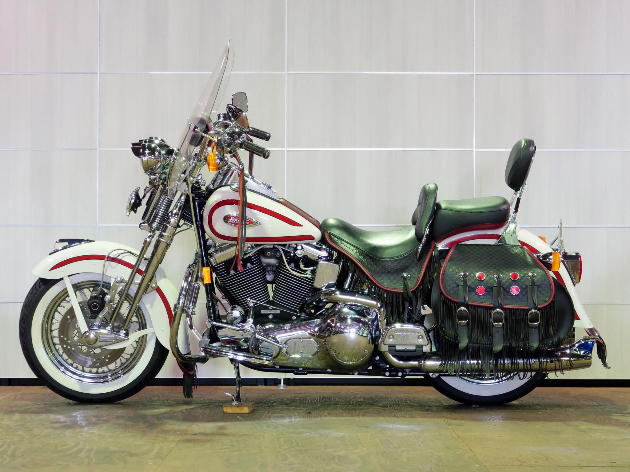 ハーレー FLSTS Heritage Springer 車体写真4