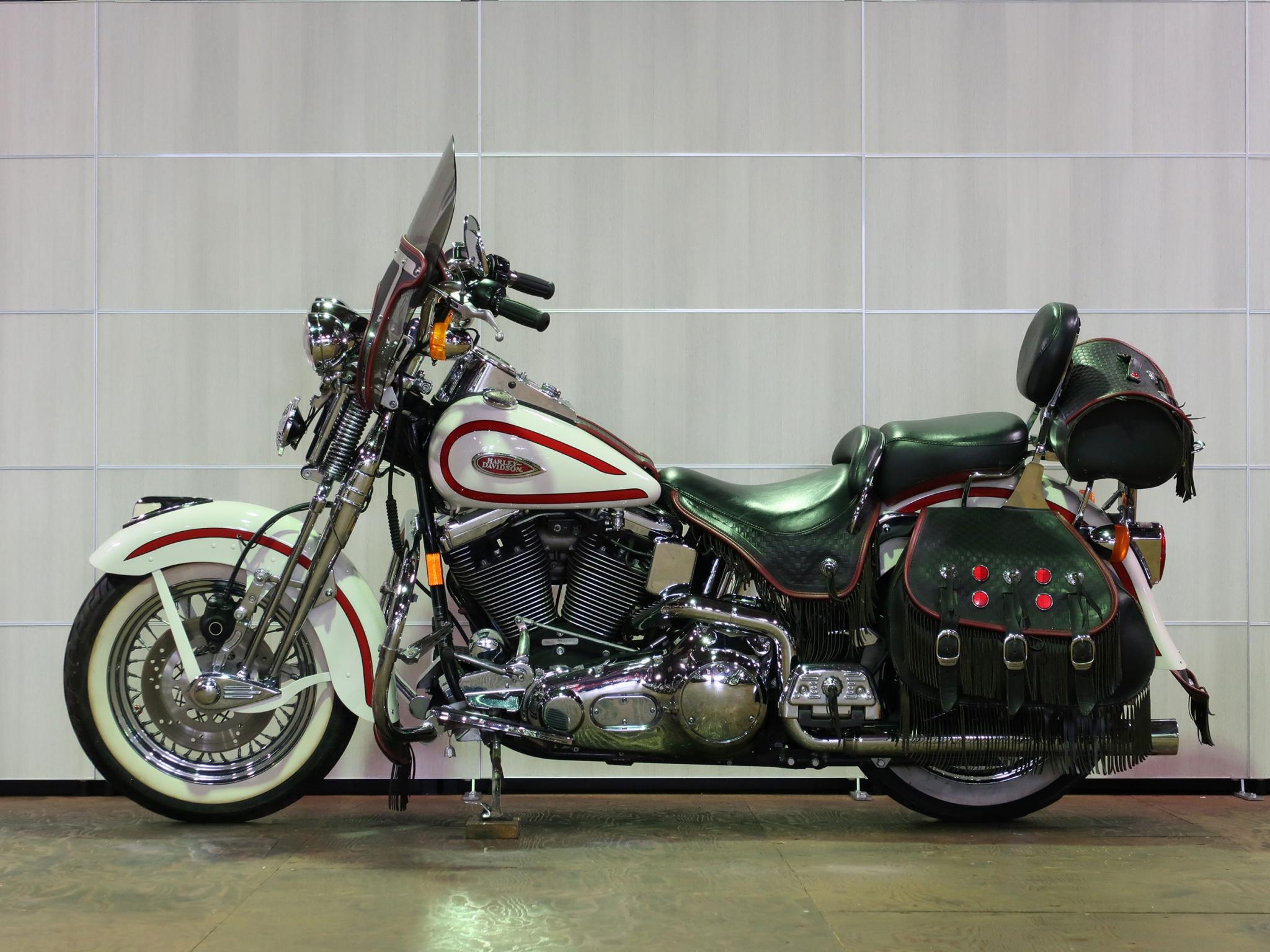 ハーレー FLSTS Heritage Springer 車体写真4