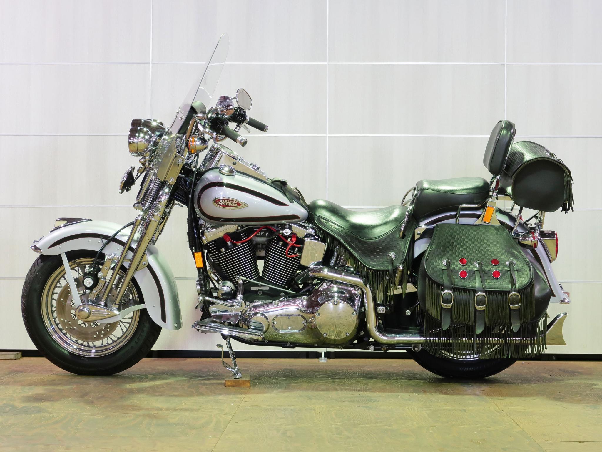 ハーレー FLSTS Heritage Springer 車体写真4