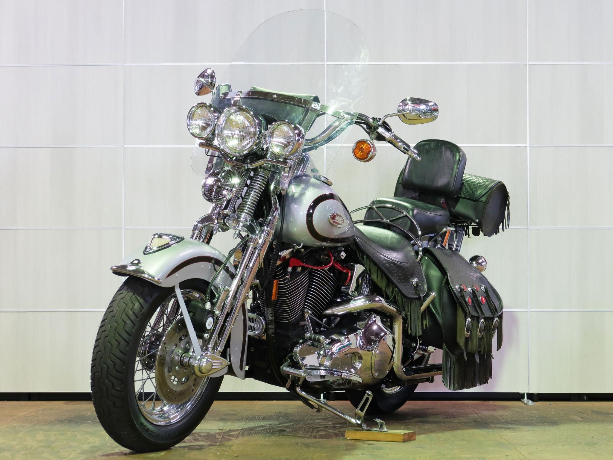 ハーレー FLSTS Heritage Springer 車体写真5
