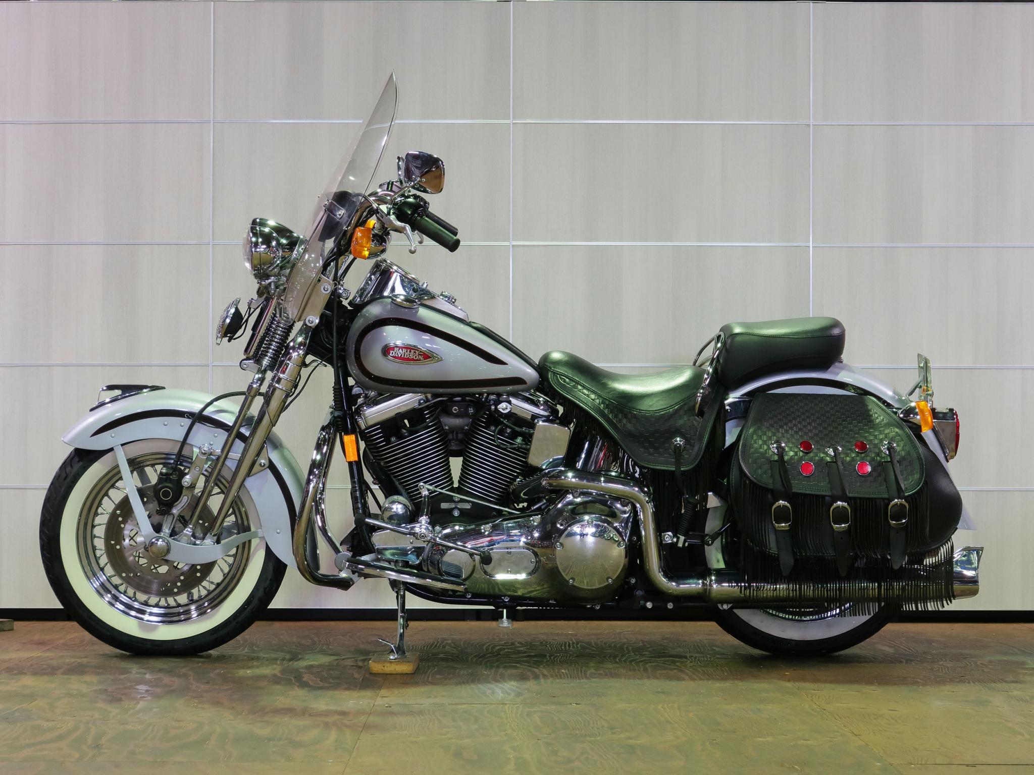 ハーレー FLSTS Heritage Springer 車体写真4