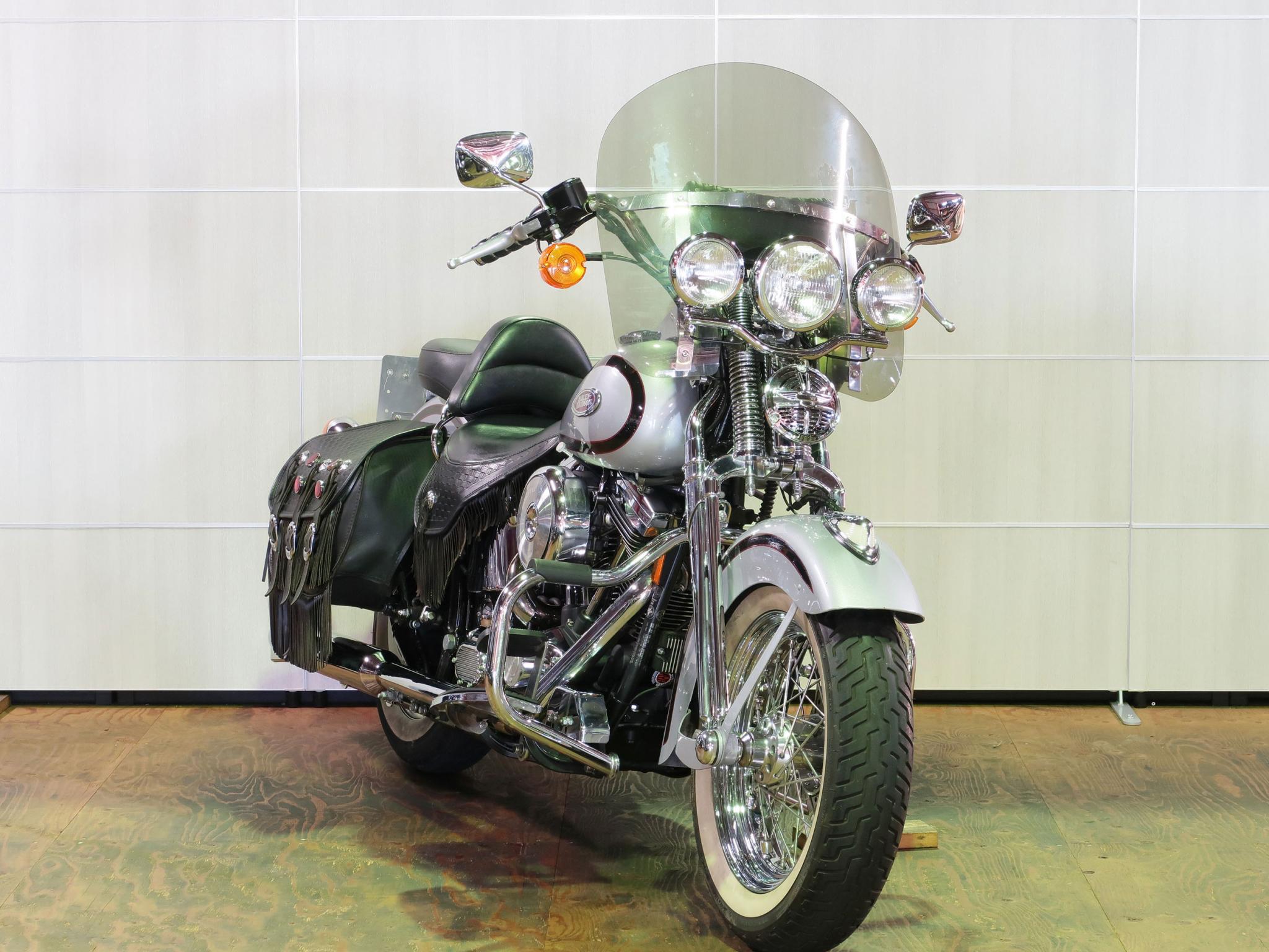 ハーレー FLSTS Heritage Springer 車体写真2