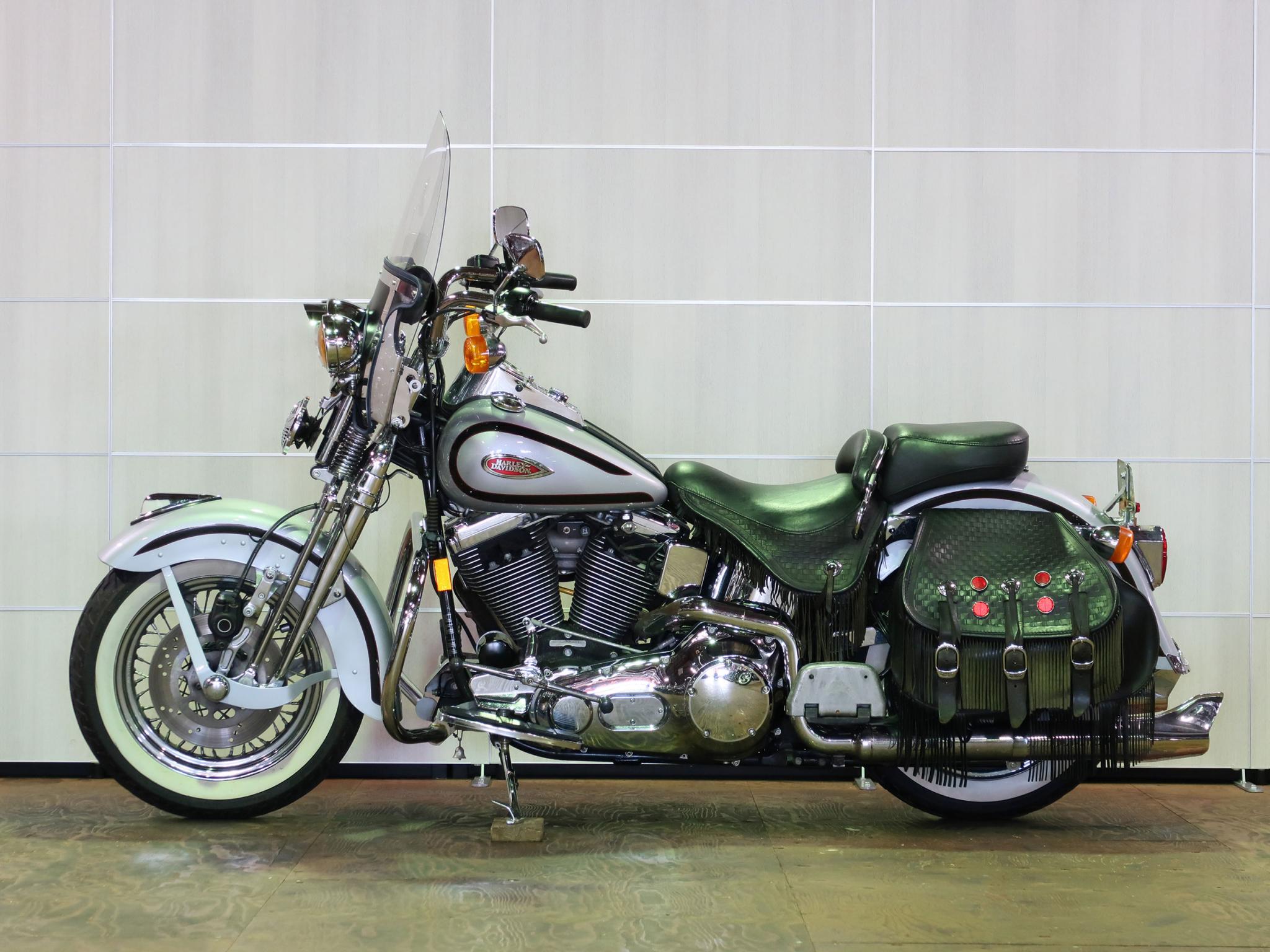 ハーレー FLSTS Heritage Springer 車体写真4