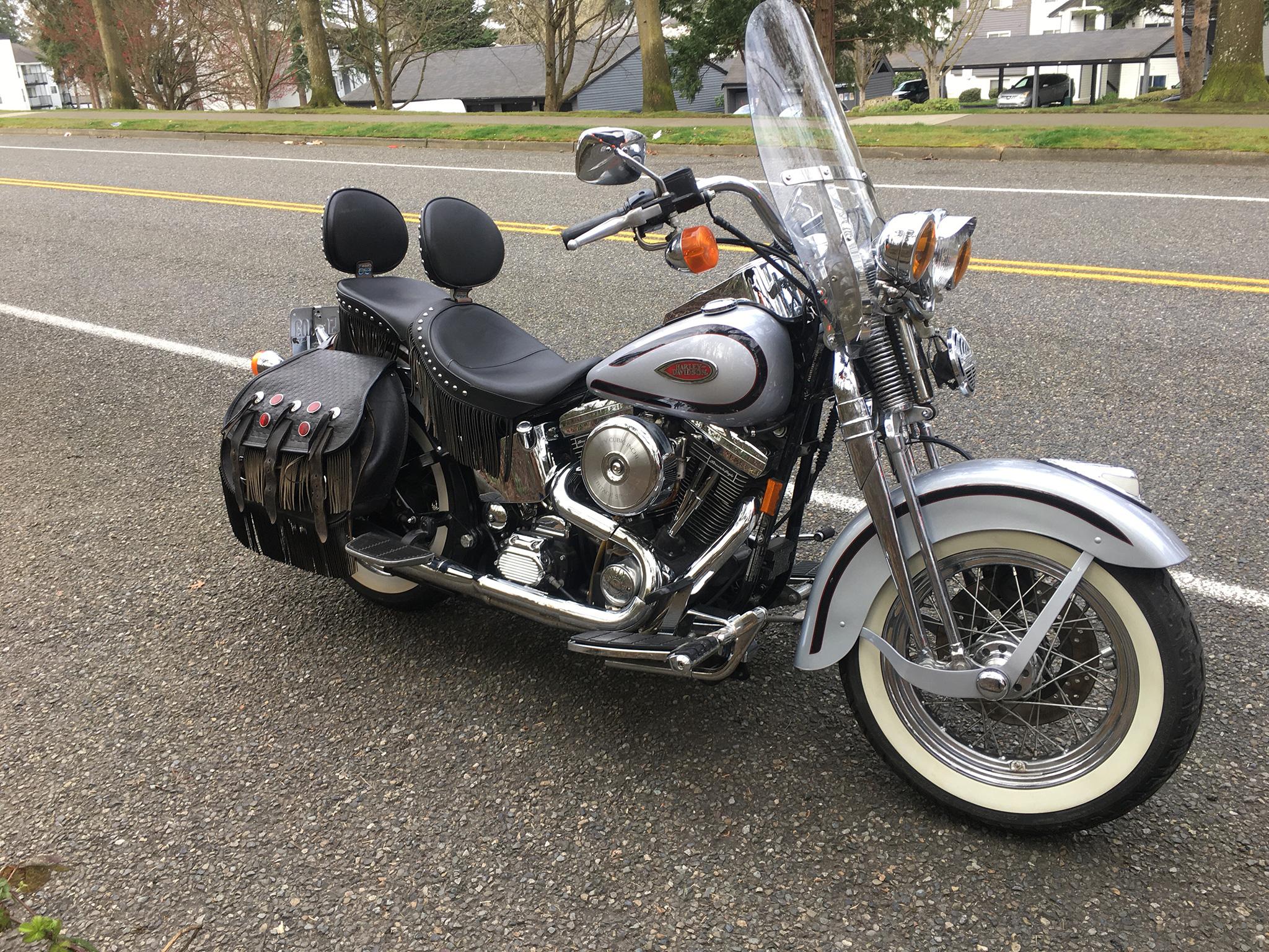 ハーレー FLSTS Heritage Springer 車体写真2