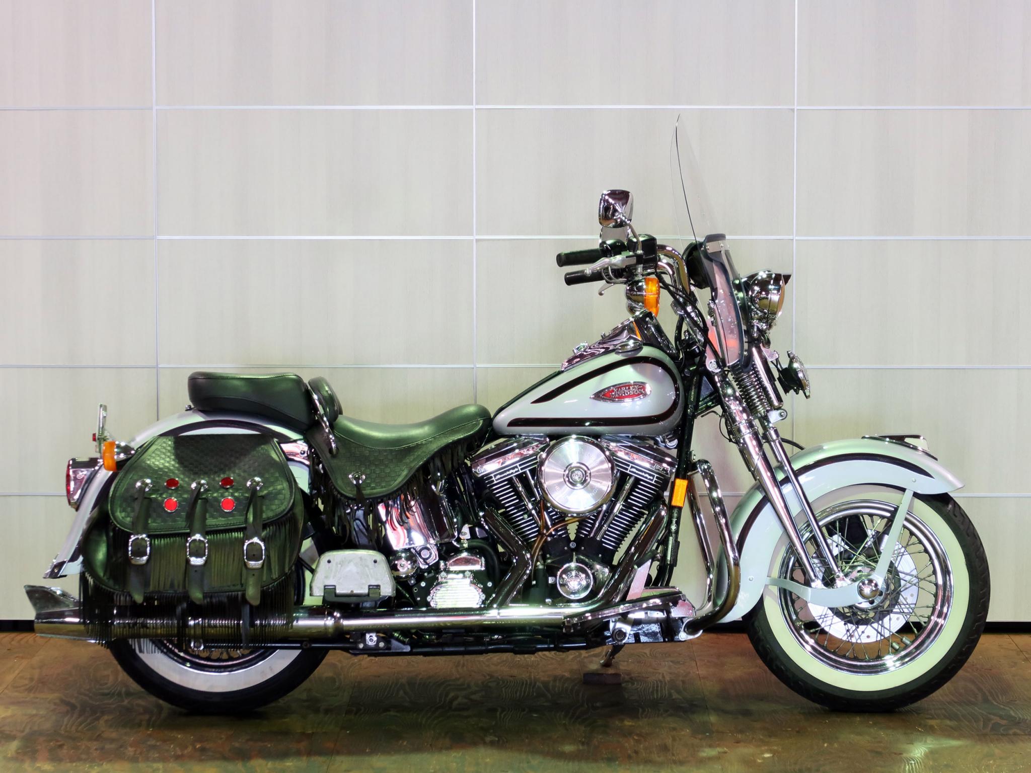 ハーレー FLSTS Heritage Springer 車体写真1